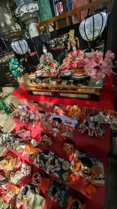 座間神社の{uncategorized: "未分類", other: "その他", undefined: "問題あり", building: "その他建物", grave: "お墓", sacred_gate: "鳥居", guardian: "狛犬", statue: "像", buddha: "仏像", history: "歴史", nature: "自然", garden: "庭園", animal: "動物", pagoda: "塔", temizu: "手水舎", mountain_gate: "山門・神門", sanctuary: "本殿・本堂", subordinate: "末社・摂社", art: "芸術", scenery: "景色", jizo: "地蔵", ema: "絵馬", goshuin: "御朱印", omikuji: "おみくじ", items: "授与品その他", amulet: "お守り", goshuincho: "御朱印帳", eats: "食事", festival: "お祭り", votive_dance: "神楽", shichigosan: "七五三参", wedding: "結婚式", experience: "体験その他", initially: "初詣", around: "周辺", anti_infection: "感染症対策"}