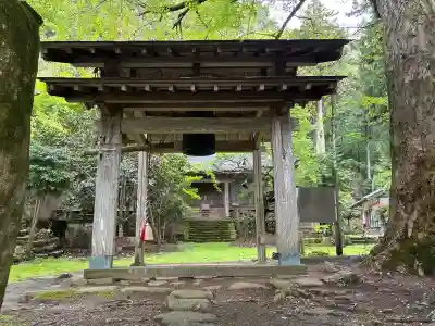 戒長寺の{uncategorized: "未分類", other: "その他", undefined: "問題あり", building: "その他建物", grave: "お墓", sacred_gate: "鳥居", guardian: "狛犬", statue: "像", buddha: "仏像", history: "歴史", nature: "自然", garden: "庭園", animal: "動物", pagoda: "塔", temizu: "手水舎", mountain_gate: "山門・神門", sanctuary: "本殿・本堂", subordinate: "末社・摂社", art: "芸術", scenery: "景色", jizo: "地蔵", ema: "絵馬", goshuin: "御朱印", omikuji: "おみくじ", items: "授与品その他", amulet: "お守り", goshuincho: "御朱印帳", eats: "食事", festival: "お祭り", votive_dance: "神楽", shichigosan: "七五三参", wedding: "結婚式", experience: "体験その他", initially: "初詣", around: "周辺", anti_infection: "感染症対策"}