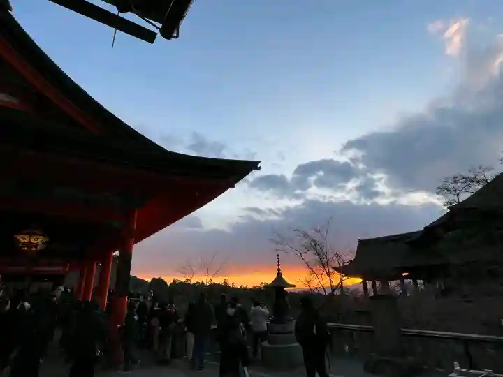 清水寺の{uncategorized: "未分類", other: "その他", undefined: "問題あり", building: "その他建物", grave: "お墓", sacred_gate: "鳥居", guardian: "狛犬", statue: "像", buddha: "仏像", history: "歴史", nature: "自然", garden: "庭園", animal: "動物", pagoda: "塔", temizu: "手水舎", mountain_gate: "山門・神門", sanctuary: "本殿・本堂", subordinate: "末社・摂社", art: "芸術", scenery: "景色", jizo: "地蔵", ema: "絵馬", goshuin: "御朱印", omikuji: "おみくじ", items: "授与品その他", amulet: "お守り", goshuincho: "御朱印帳", eats: "食事", festival: "お祭り", votive_dance: "神楽", shichigosan: "七五三参", wedding: "結婚式", experience: "体験その他", initially: "初詣", around: "周辺", anti_infection: "感染症対策"}