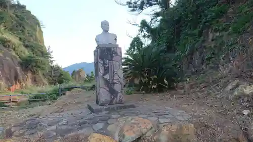 黄金神社の像