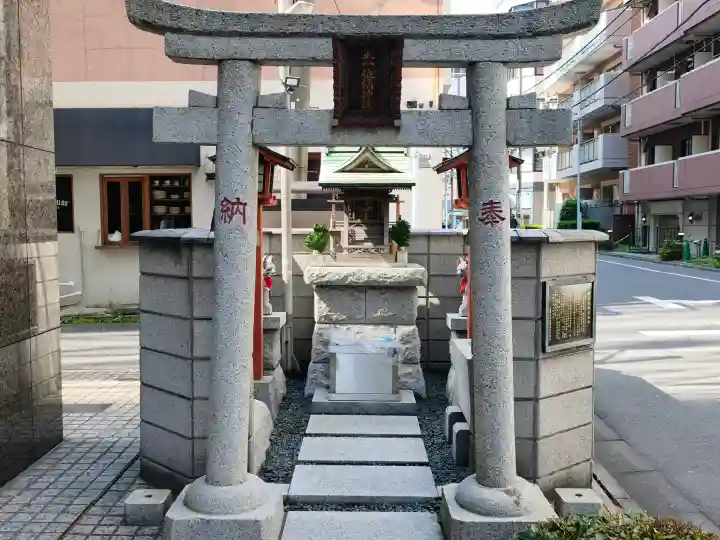 橘稲荷神社の{uncategorized: "未分類", other: "その他", undefined: "問題あり", building: "その他建物", grave: "お墓", sacred_gate: "鳥居", guardian: "狛犬", statue: "像", buddha: "仏像", history: "歴史", nature: "自然", garden: "庭園", animal: "動物", pagoda: "塔", temizu: "手水舎", mountain_gate: "山門・神門", sanctuary: "本殿・本堂", subordinate: "末社・摂社", art: "芸術", scenery: "景色", jizo: "地蔵", ema: "絵馬", goshuin: "御朱印", omikuji: "おみくじ", items: "授与品その他", amulet: "お守り", goshuincho: "御朱印帳", eats: "食事", festival: "お祭り", votive_dance: "神楽", shichigosan: "七五三参", wedding: "結婚式", experience: "体験その他", initially: "初詣", around: "周辺", anti_infection: "感染症対策"}
