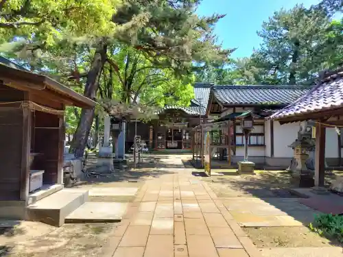 多太神社の{uncategorized: "未分類", other: "その他", undefined: "問題あり", building: "その他建物", grave: "お墓", sacred_gate: "鳥居", guardian: "狛犬", statue: "像", buddha: "仏像", history: "歴史", nature: "自然", garden: "庭園", animal: "動物", pagoda: "塔", temizu: "手水舎", mountain_gate: "山門・神門", sanctuary: "本殿・本堂", subordinate: "末社・摂社", art: "芸術", scenery: "景色", jizo: "地蔵", ema: "絵馬", goshuin: "御朱印", omikuji: "おみくじ", items: "授与品その他", amulet: "お守り", goshuincho: "御朱印帳", eats: "食事", festival: "お祭り", votive_dance: "神楽", shichigosan: "七五三参", wedding: "結婚式", experience: "体験その他", initially: "初詣", around: "周辺", anti_infection: "感染症対策"}