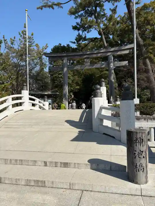 寒川神社の{uncategorized: "未分類", other: "その他", undefined: "問題あり", building: "その他建物", grave: "お墓", sacred_gate: "鳥居", guardian: "狛犬", statue: "像", buddha: "仏像", history: "歴史", nature: "自然", garden: "庭園", animal: "動物", pagoda: "塔", temizu: "手水舎", mountain_gate: "山門・神門", sanctuary: "本殿・本堂", subordinate: "末社・摂社", art: "芸術", scenery: "景色", jizo: "地蔵", ema: "絵馬", goshuin: "御朱印", omikuji: "おみくじ", items: "授与品その他", amulet: "お守り", goshuincho: "御朱印帳", eats: "食事", festival: "お祭り", votive_dance: "神楽", shichigosan: "七五三参", wedding: "結婚式", experience: "体験その他", initially: "初詣", around: "周辺", anti_infection: "感染症対策"}