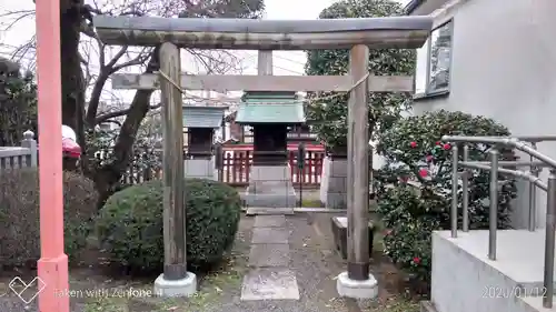 六塚稲荷神社の鳥居