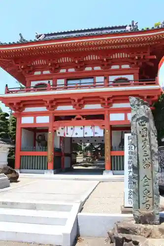 金泉寺の山門