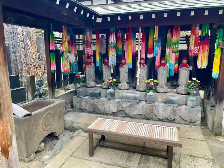 大円寺の{uncategorized: "未分類", other: "その他", undefined: "問題あり", building: "その他建物", grave: "お墓", sacred_gate: "鳥居", guardian: "狛犬", statue: "像", buddha: "仏像", history: "歴史", nature: "自然", garden: "庭園", animal: "動物", pagoda: "塔", temizu: "手水舎", mountain_gate: "山門・神門", sanctuary: "本殿・本堂", subordinate: "末社・摂社", art: "芸術", scenery: "景色", jizo: "地蔵", ema: "絵馬", goshuin: "御朱印", omikuji: "おみくじ", items: "授与品その他", amulet: "お守り", goshuincho: "御朱印帳", eats: "食事", festival: "お祭り", votive_dance: "神楽", shichigosan: "七五三参", wedding: "結婚式", experience: "体験その他", initially: "初詣", around: "周辺", anti_infection: "感染症対策"}