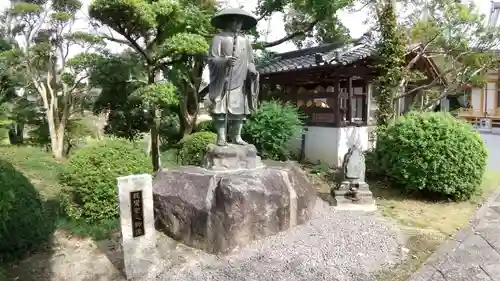 光照寺の像