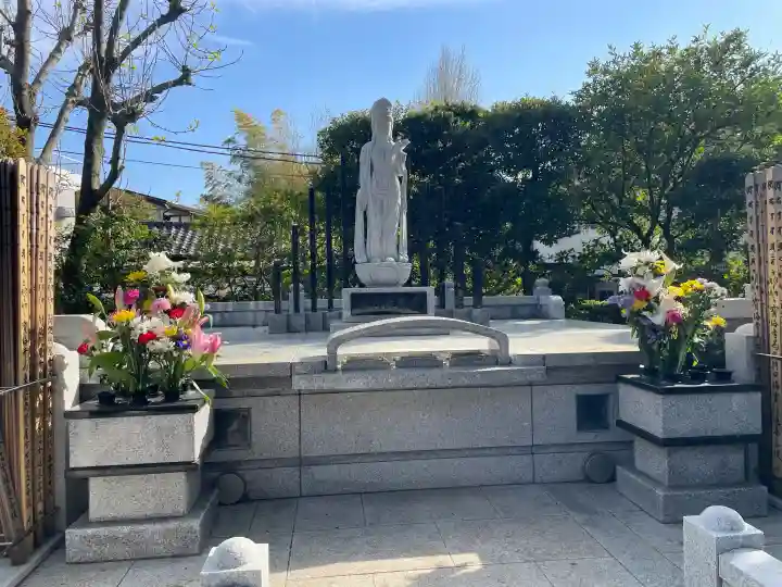 金蔵院の{uncategorized: "未分類", other: "その他", undefined: "問題あり", building: "その他建物", grave: "お墓", sacred_gate: "鳥居", guardian: "狛犬", statue: "像", buddha: "仏像", history: "歴史", nature: "自然", garden: "庭園", animal: "動物", pagoda: "塔", temizu: "手水舎", mountain_gate: "山門・神門", sanctuary: "本殿・本堂", subordinate: "末社・摂社", art: "芸術", scenery: "景色", jizo: "地蔵", ema: "絵馬", goshuin: "御朱印", omikuji: "おみくじ", items: "授与品その他", amulet: "お守り", goshuincho: "御朱印帳", eats: "食事", festival: "お祭り", votive_dance: "神楽", shichigosan: "七五三参", wedding: "結婚式", experience: "体験その他", initially: "初詣", around: "周辺", anti_infection: "感染症対策"}