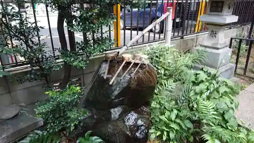 稲荷鬼王神社の庭園