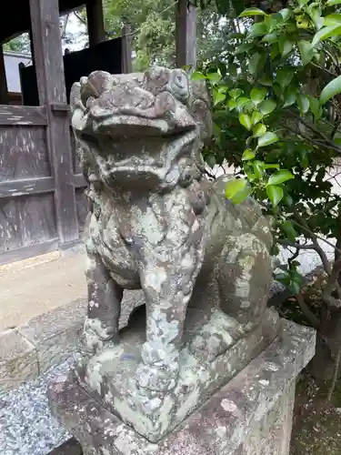 小宅神社の狛犬