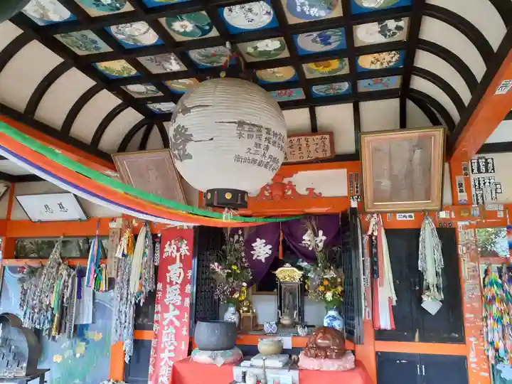 唐松山 護国寺の本殿・本堂