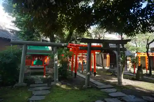 三囲神社の鳥居