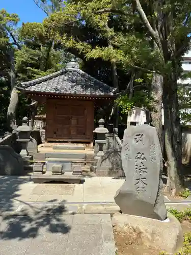 西新井大師総持寺の{uncategorized: "未分類", other: "その他", undefined: "問題あり", building: "その他建物", grave: "お墓", sacred_gate: "鳥居", guardian: "狛犬", statue: "像", buddha: "仏像", history: "歴史", nature: "自然", garden: "庭園", animal: "動物", pagoda: "塔", temizu: "手水舎", mountain_gate: "山門・神門", sanctuary: "本殿・本堂", subordinate: "末社・摂社", art: "芸術", scenery: "景色", jizo: "地蔵", ema: "絵馬", goshuin: "御朱印", omikuji: "おみくじ", items: "授与品その他", amulet: "お守り", goshuincho: "御朱印帳", eats: "食事", festival: "お祭り", votive_dance: "神楽", shichigosan: "七五三参", wedding: "結婚式", experience: "体験その他", initially: "初詣", around: "周辺", anti_infection: "感染症対策"}
