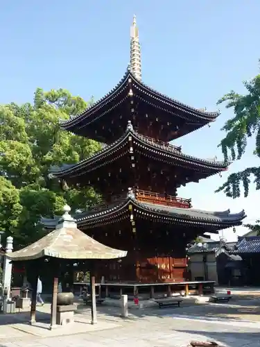 法楽寺の塔