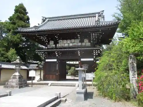 梅宮大社の山門・神門