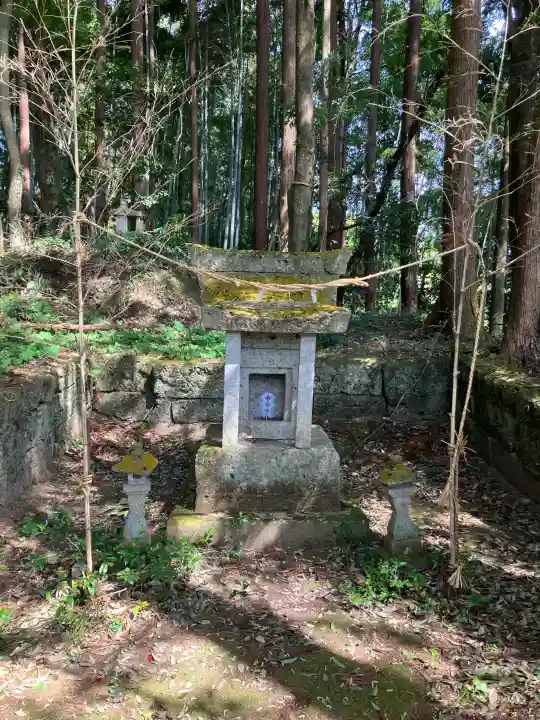 新里今宮神社の{uncategorized: "未分類", other: "その他", undefined: "問題あり", building: "その他建物", grave: "お墓", sacred_gate: "鳥居", guardian: "狛犬", statue: "像", buddha: "仏像", history: "歴史", nature: "自然", garden: "庭園", animal: "動物", pagoda: "塔", temizu: "手水舎", mountain_gate: "山門・神門", sanctuary: "本殿・本堂", subordinate: "末社・摂社", art: "芸術", scenery: "景色", jizo: "地蔵", ema: "絵馬", goshuin: "御朱印", omikuji: "おみくじ", items: "授与品その他", amulet: "お守り", goshuincho: "御朱印帳", eats: "食事", festival: "お祭り", votive_dance: "神楽", shichigosan: "七五三参", wedding: "結婚式", experience: "体験その他", initially: "初詣", around: "周辺", anti_infection: "感染症対策"}
