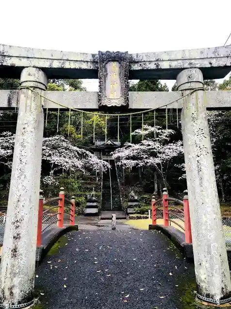 湯浦諏訪神社の鳥居