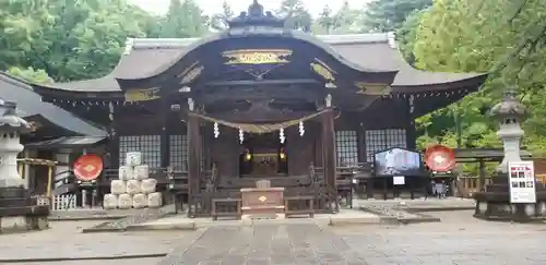 武田神社の本殿・本堂
