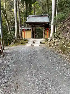 本山寺の山門・神門