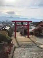 差出磯大嶽山神社 仕事と健康と厄よけの神さまの鳥居