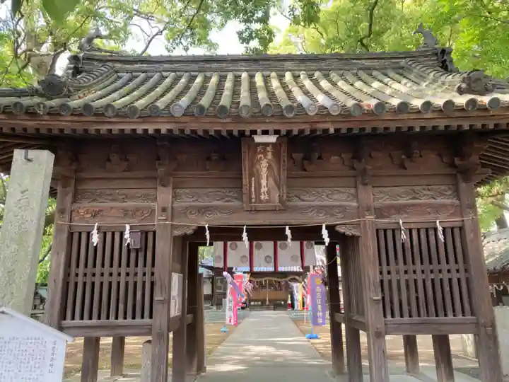 高忍日賣神社の山門・神門