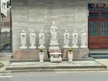 真弘寺の{uncategorized: "未分類", other: "その他", undefined: "問題あり", building: "その他建物", grave: "お墓", sacred_gate: "鳥居", guardian: "狛犬", statue: "像", buddha: "仏像", history: "歴史", nature: "自然", garden: "庭園", animal: "動物", pagoda: "塔", temizu: "手水舎", mountain_gate: "山門・神門", sanctuary: "本殿・本堂", subordinate: "末社・摂社", art: "芸術", scenery: "景色", jizo: "地蔵", ema: "絵馬", goshuin: "御朱印", omikuji: "おみくじ", items: "授与品その他", amulet: "お守り", goshuincho: "御朱印帳", eats: "食事", festival: "お祭り", votive_dance: "神楽", shichigosan: "七五三参", wedding: "結婚式", experience: "体験その他", initially: "初詣", around: "周辺", anti_infection: "感染症対策"}