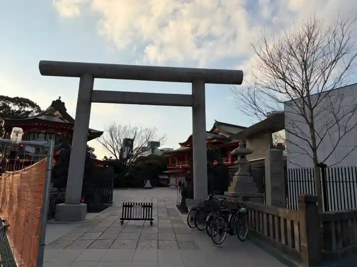 千葉神社の{uncategorized: "未分類", other: "その他", undefined: "問題あり", building: "その他建物", grave: "お墓", sacred_gate: "鳥居", guardian: "狛犬", statue: "像", buddha: "仏像", history: "歴史", nature: "自然", garden: "庭園", animal: "動物", pagoda: "塔", temizu: "手水舎", mountain_gate: "山門・神門", sanctuary: "本殿・本堂", subordinate: "末社・摂社", art: "芸術", scenery: "景色", jizo: "地蔵", ema: "絵馬", goshuin: "御朱印", omikuji: "おみくじ", items: "授与品その他", amulet: "お守り", goshuincho: "御朱印帳", eats: "食事", festival: "お祭り", votive_dance: "神楽", shichigosan: "七五三参", wedding: "結婚式", experience: "体験その他", initially: "初詣", around: "周辺", anti_infection: "感染症対策"}