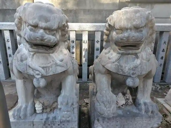 荻窪白山神社の{uncategorized: "未分類", other: "その他", undefined: "問題あり", building: "その他建物", grave: "お墓", sacred_gate: "鳥居", guardian: "狛犬", statue: "像", buddha: "仏像", history: "歴史", nature: "自然", garden: "庭園", animal: "動物", pagoda: "塔", temizu: "手水舎", mountain_gate: "山門・神門", sanctuary: "本殿・本堂", subordinate: "末社・摂社", art: "芸術", scenery: "景色", jizo: "地蔵", ema: "絵馬", goshuin: "御朱印", omikuji: "おみくじ", items: "授与品その他", amulet: "お守り", goshuincho: "御朱印帳", eats: "食事", festival: "お祭り", votive_dance: "神楽", shichigosan: "七五三参", wedding: "結婚式", experience: "体験その他", initially: "初詣", around: "周辺", anti_infection: "感染症対策"}