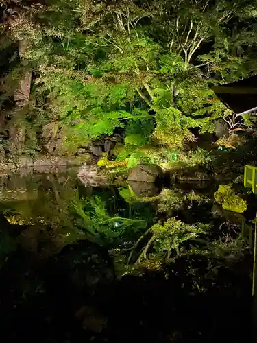 尊永寺の庭園