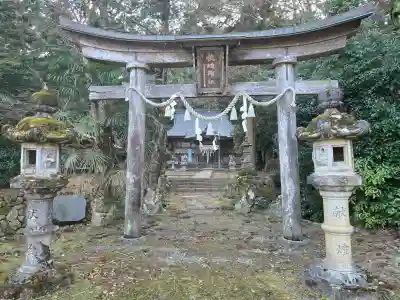 佐地神社の{uncategorized: "未分類", other: "その他", undefined: "問題あり", building: "その他建物", grave: "お墓", sacred_gate: "鳥居", guardian: "狛犬", statue: "像", buddha: "仏像", history: "歴史", nature: "自然", garden: "庭園", animal: "動物", pagoda: "塔", temizu: "手水舎", mountain_gate: "山門・神門", sanctuary: "本殿・本堂", subordinate: "末社・摂社", art: "芸術", scenery: "景色", jizo: "地蔵", ema: "絵馬", goshuin: "御朱印", omikuji: "おみくじ", items: "授与品その他", amulet: "お守り", goshuincho: "御朱印帳", eats: "食事", festival: "お祭り", votive_dance: "神楽", shichigosan: "七五三参", wedding: "結婚式", experience: "体験その他", initially: "初詣", around: "周辺", anti_infection: "感染症対策"}