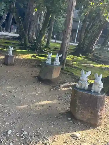 出雲大社の{uncategorized: "未分類", other: "その他", undefined: "問題あり", building: "その他建物", grave: "お墓", sacred_gate: "鳥居", guardian: "狛犬", statue: "像", buddha: "仏像", history: "歴史", nature: "自然", garden: "庭園", animal: "動物", pagoda: "塔", temizu: "手水舎", mountain_gate: "山門・神門", sanctuary: "本殿・本堂", subordinate: "末社・摂社", art: "芸術", scenery: "景色", jizo: "地蔵", ema: "絵馬", goshuin: "御朱印", omikuji: "おみくじ", items: "授与品その他", amulet: "お守り", goshuincho: "御朱印帳", eats: "食事", festival: "お祭り", votive_dance: "神楽", shichigosan: "七五三参", wedding: "結婚式", experience: "体験その他", initially: "初詣", around: "周辺", anti_infection: "感染症対策"}