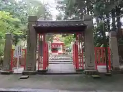 真禅院の山門