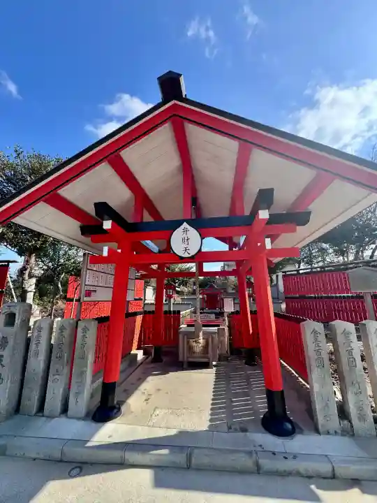 車折神社の{uncategorized: "未分類", other: "その他", undefined: "問題あり", building: "その他建物", grave: "お墓", sacred_gate: "鳥居", guardian: "狛犬", statue: "像", buddha: "仏像", history: "歴史", nature: "自然", garden: "庭園", animal: "動物", pagoda: "塔", temizu: "手水舎", mountain_gate: "山門・神門", sanctuary: "本殿・本堂", subordinate: "末社・摂社", art: "芸術", scenery: "景色", jizo: "地蔵", ema: "絵馬", goshuin: "御朱印", omikuji: "おみくじ", items: "授与品その他", amulet: "お守り", goshuincho: "御朱印帳", eats: "食事", festival: "お祭り", votive_dance: "神楽", shichigosan: "七五三参", wedding: "結婚式", experience: "体験その他", initially: "初詣", around: "周辺", anti_infection: "感染症対策"}