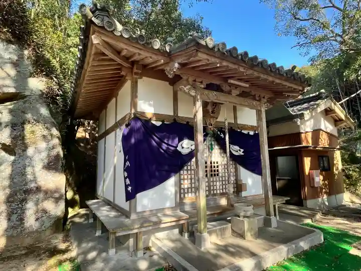 秋葉神社の{uncategorized: "未分類", other: "その他", undefined: "問題あり", building: "その他建物", grave: "お墓", sacred_gate: "鳥居", guardian: "狛犬", statue: "像", buddha: "仏像", history: "歴史", nature: "自然", garden: "庭園", animal: "動物", pagoda: "塔", temizu: "手水舎", mountain_gate: "山門・神門", sanctuary: "本殿・本堂", subordinate: "末社・摂社", art: "芸術", scenery: "景色", jizo: "地蔵", ema: "絵馬", goshuin: "御朱印", omikuji: "おみくじ", items: "授与品その他", amulet: "お守り", goshuincho: "御朱印帳", eats: "食事", festival: "お祭り", votive_dance: "神楽", shichigosan: "七五三参", wedding: "結婚式", experience: "体験その他", initially: "初詣", around: "周辺", anti_infection: "感染症対策"}