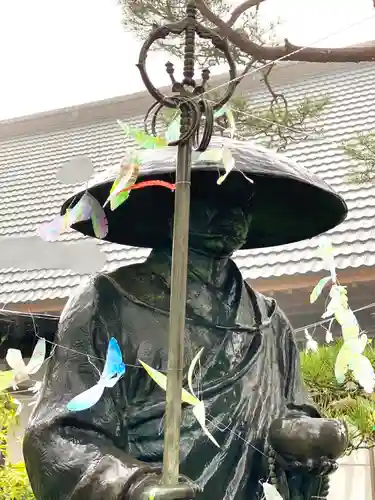 高榮寺の像