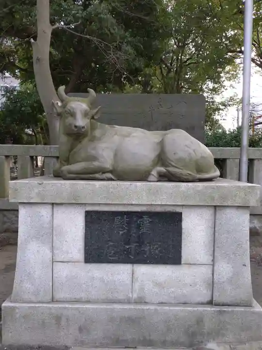 牛嶋神社の像