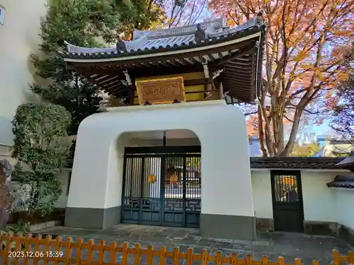 月窓寺の山門