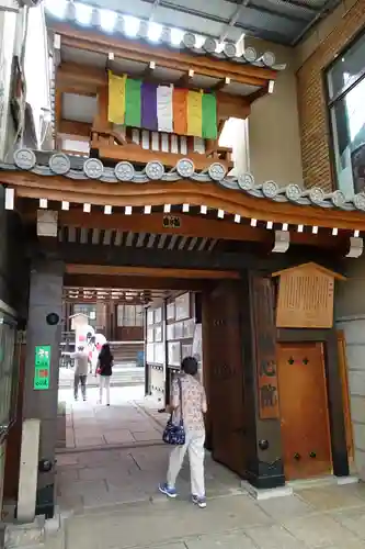 誠心院（東北寺誠心院）の山門