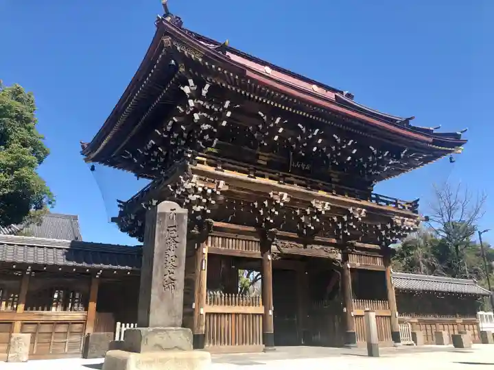 西新井大師総持寺の山門・神門