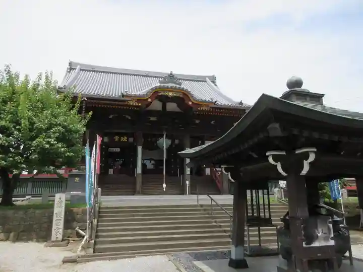 慈恩寺の本殿・本堂