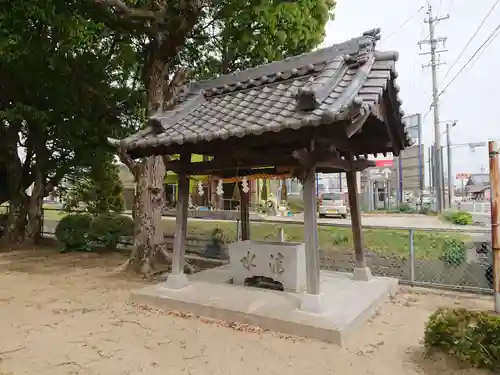 尺地社の手水舎