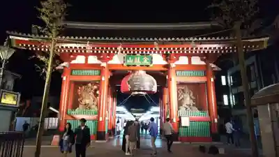 浅草寺の山門・神門
