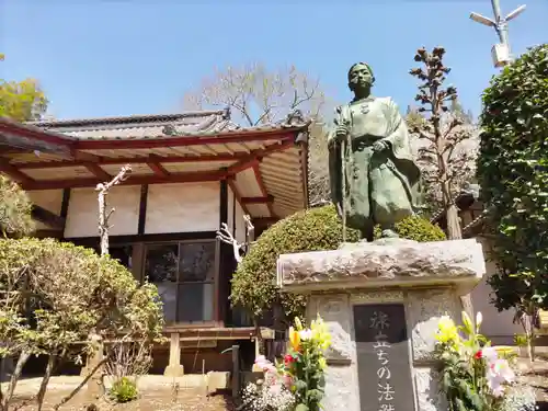 大翁寺の像