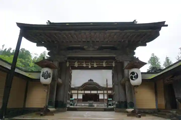 高野山金剛峯寺の山門・神門