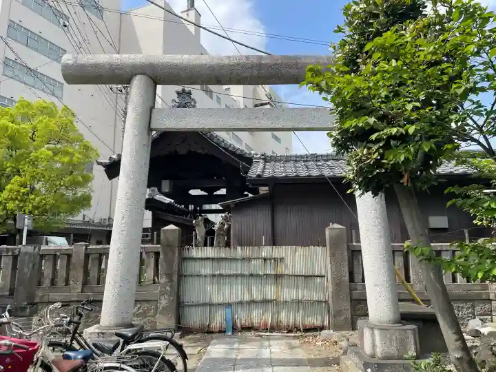 伊奈利神社の{uncategorized: "未分類", other: "その他", undefined: "問題あり", building: "その他建物", grave: "お墓", sacred_gate: "鳥居", guardian: "狛犬", statue: "像", buddha: "仏像", history: "歴史", nature: "自然", garden: "庭園", animal: "動物", pagoda: "塔", temizu: "手水舎", mountain_gate: "山門・神門", sanctuary: "本殿・本堂", subordinate: "末社・摂社", art: "芸術", scenery: "景色", jizo: "地蔵", ema: "絵馬", goshuin: "御朱印", omikuji: "おみくじ", items: "授与品その他", amulet: "お守り", goshuincho: "御朱印帳", eats: "食事", festival: "お祭り", votive_dance: "神楽", shichigosan: "七五三参", wedding: "結婚式", experience: "体験その他", initially: "初詣", around: "周辺", anti_infection: "感染症対策"}