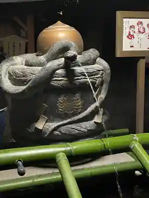 大神神社の手水舎