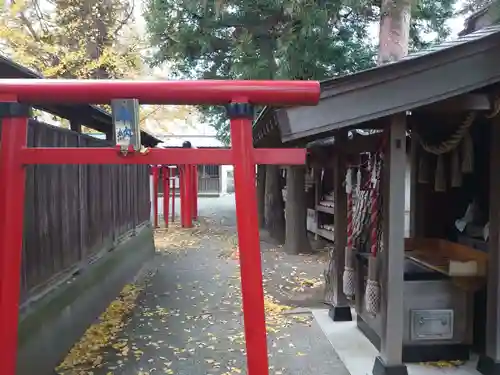 小泉稲荷神社の鳥居