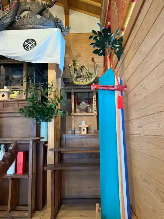 中島黒體龍王大神社の{uncategorized: "未分類", other: "その他", undefined: "問題あり", building: "その他建物", grave: "お墓", sacred_gate: "鳥居", guardian: "狛犬", statue: "像", buddha: "仏像", history: "歴史", nature: "自然", garden: "庭園", animal: "動物", pagoda: "塔", temizu: "手水舎", mountain_gate: "山門・神門", sanctuary: "本殿・本堂", subordinate: "末社・摂社", art: "芸術", scenery: "景色", jizo: "地蔵", ema: "絵馬", goshuin: "御朱印", omikuji: "おみくじ", items: "授与品その他", amulet: "お守り", goshuincho: "御朱印帳", eats: "食事", festival: "お祭り", votive_dance: "神楽", shichigosan: "七五三参", wedding: "結婚式", experience: "体験その他", initially: "初詣", around: "周辺", anti_infection: "感染症対策"}