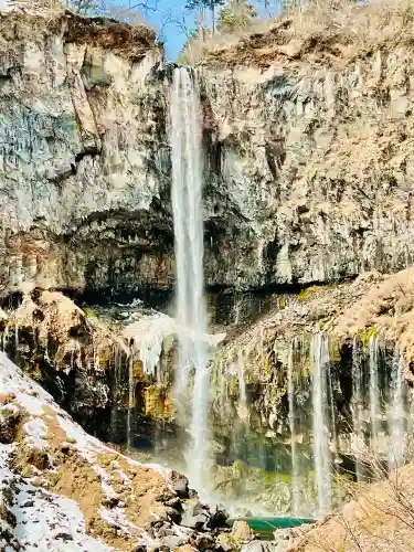 華厳神社の{uncategorized: "未分類", other: "その他", undefined: "問題あり", building: "その他建物", grave: "お墓", sacred_gate: "鳥居", guardian: "狛犬", statue: "像", buddha: "仏像", history: "歴史", nature: "自然", garden: "庭園", animal: "動物", pagoda: "塔", temizu: "手水舎", mountain_gate: "山門・神門", sanctuary: "本殿・本堂", subordinate: "末社・摂社", art: "芸術", scenery: "景色", jizo: "地蔵", ema: "絵馬", goshuin: "御朱印", omikuji: "おみくじ", items: "授与品その他", amulet: "お守り", goshuincho: "御朱印帳", eats: "食事", festival: "お祭り", votive_dance: "神楽", shichigosan: "七五三参", wedding: "結婚式", experience: "体験その他", initially: "初詣", around: "周辺", anti_infection: "感染症対策"}