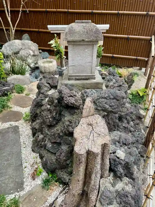 谷中冨士の{uncategorized: "未分類", other: "その他", undefined: "問題あり", building: "その他建物", grave: "お墓", sacred_gate: "鳥居", guardian: "狛犬", statue: "像", buddha: "仏像", history: "歴史", nature: "自然", garden: "庭園", animal: "動物", pagoda: "塔", temizu: "手水舎", mountain_gate: "山門・神門", sanctuary: "本殿・本堂", subordinate: "末社・摂社", art: "芸術", scenery: "景色", jizo: "地蔵", ema: "絵馬", goshuin: "御朱印", omikuji: "おみくじ", items: "授与品その他", amulet: "お守り", goshuincho: "御朱印帳", eats: "食事", festival: "お祭り", votive_dance: "神楽", shichigosan: "七五三参", wedding: "結婚式", experience: "体験その他", initially: "初詣", around: "周辺", anti_infection: "感染症対策"}
